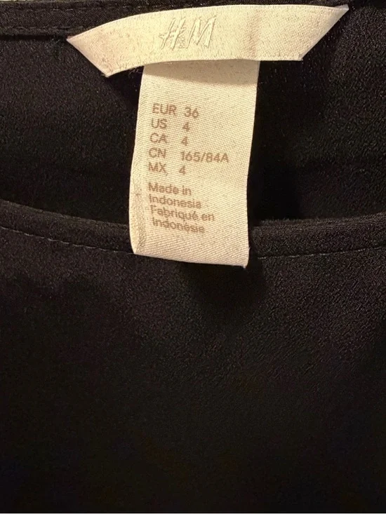 Black dress - Picture 4 of 4